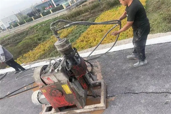 襄汾马路面下沉注浆加固